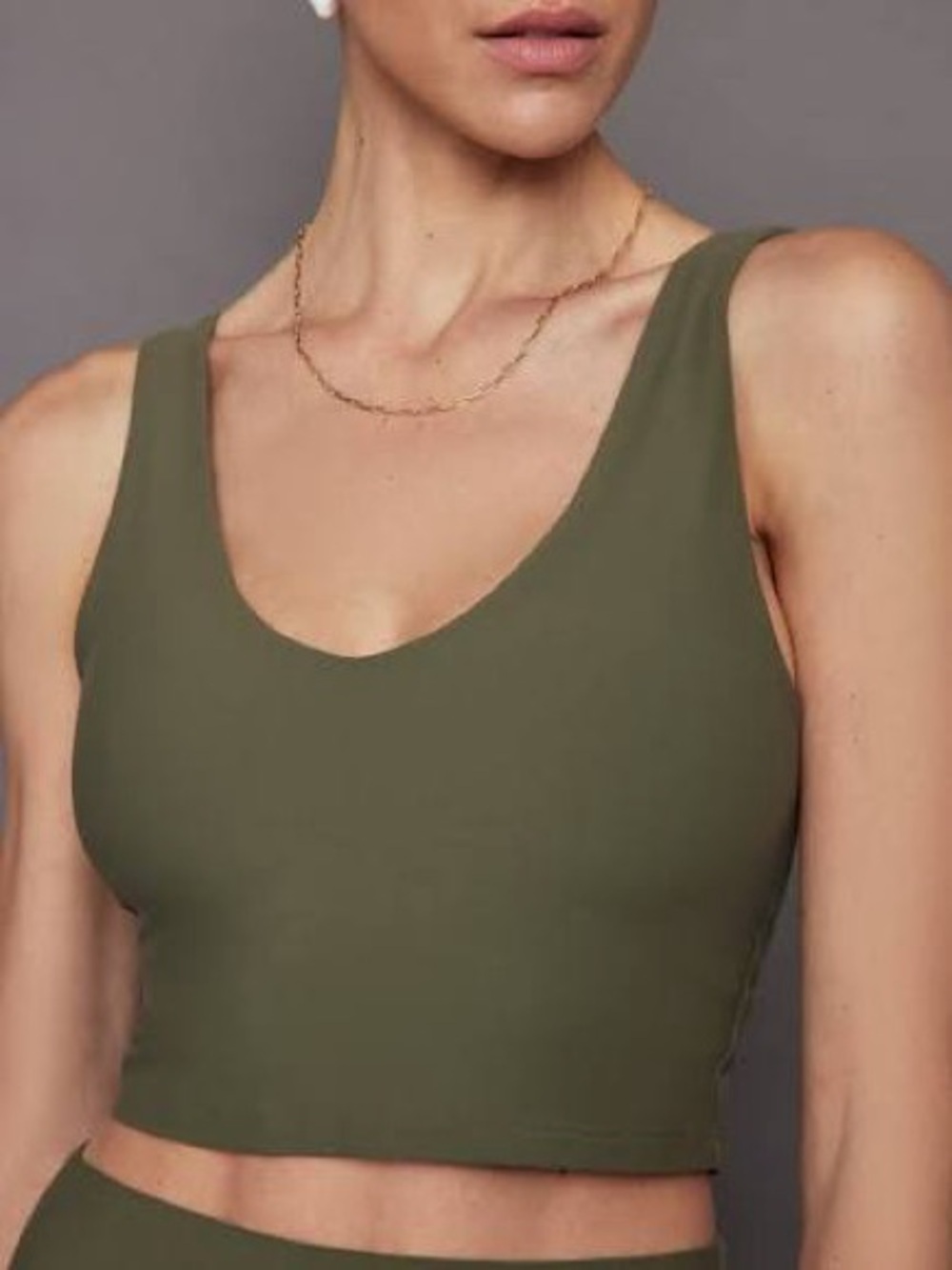 Carbon38 V-Neck Longline Bra in Melt - Olive